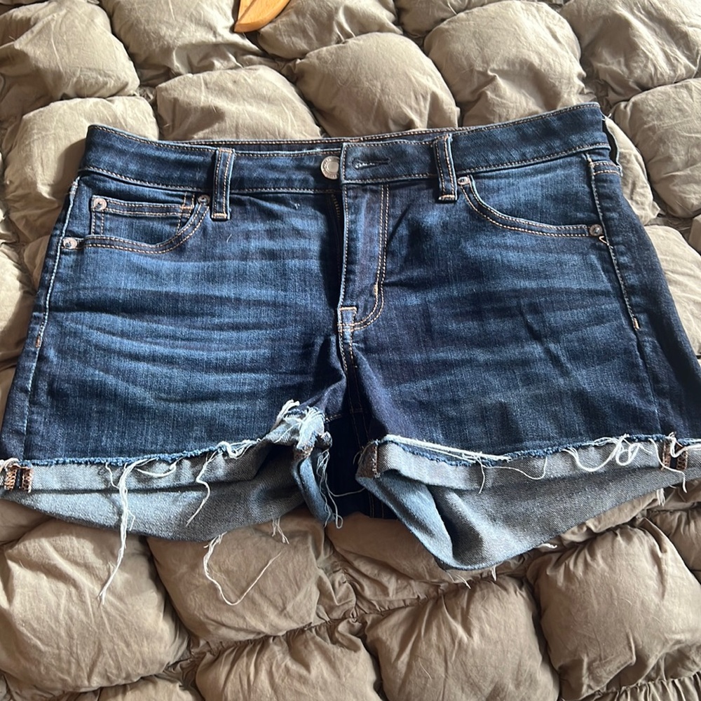 American eagle “shortie” shorts